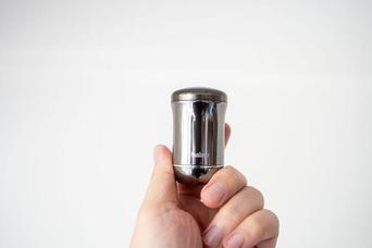 Amazonで見つけたショットグラスサイズの「ミニ電動シェーバー」を試してみた