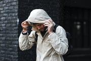 梅雨の対策にいかが？ 普通に見えて強力耐水が自慢の「ハイスペック軽量コート」