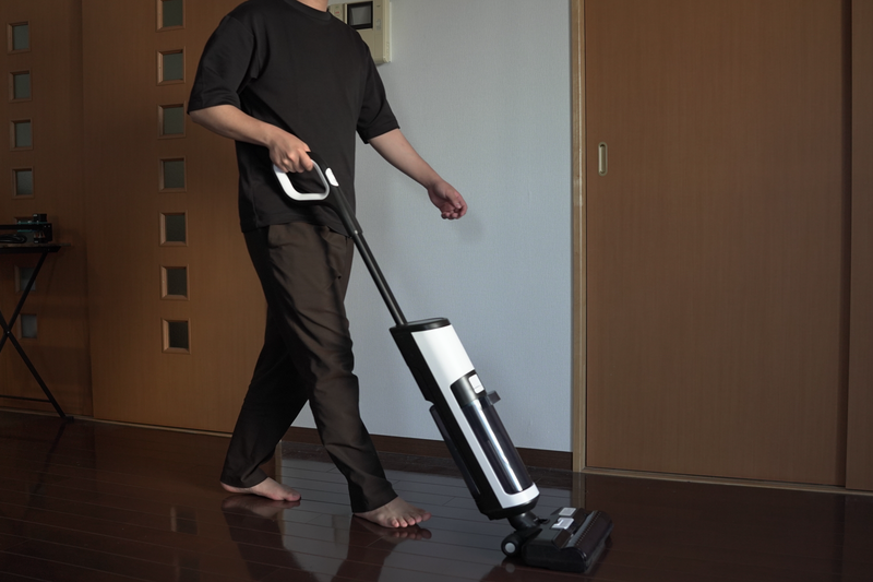 セルフ洗浄が便利！ 水拭きにも対応した強力なモップ掃除機「IZELL-X8