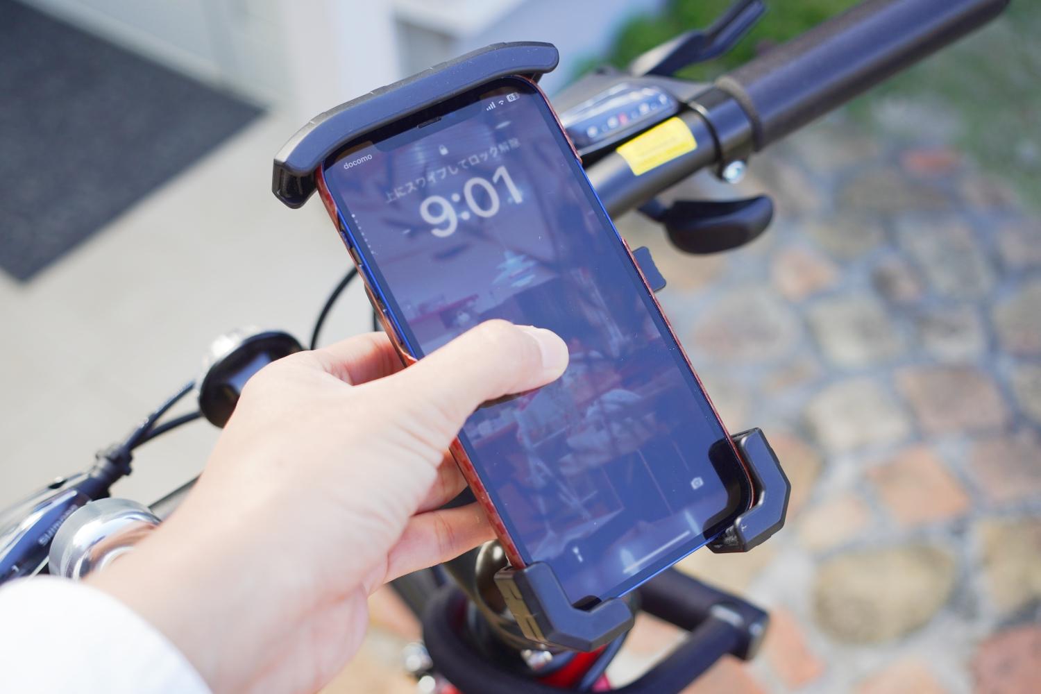 ワンタッチ開閉でがっちりスマホを固定。通勤やサイクリングに手放せ