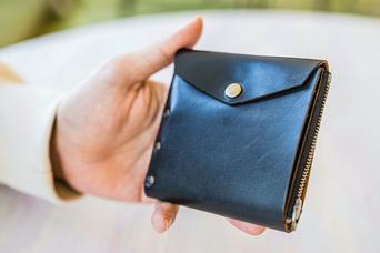 カード10枚でも超薄型！カード、小銭、お札を収納する万能型のお財布「Quattro Wallet HL」