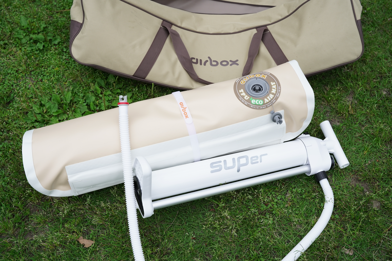 自宅でもアウトドアでもゆらゆらリラックス。空気を入れるだけで使える