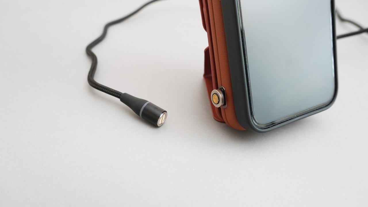 モバイルバッテリーと一体化！MOFTのスマホスタンドの便利な特徴4つ