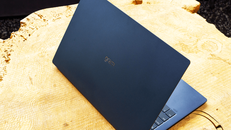 1台あればいつでもどこでも理想の作業環境を再現できるノートPC【今日