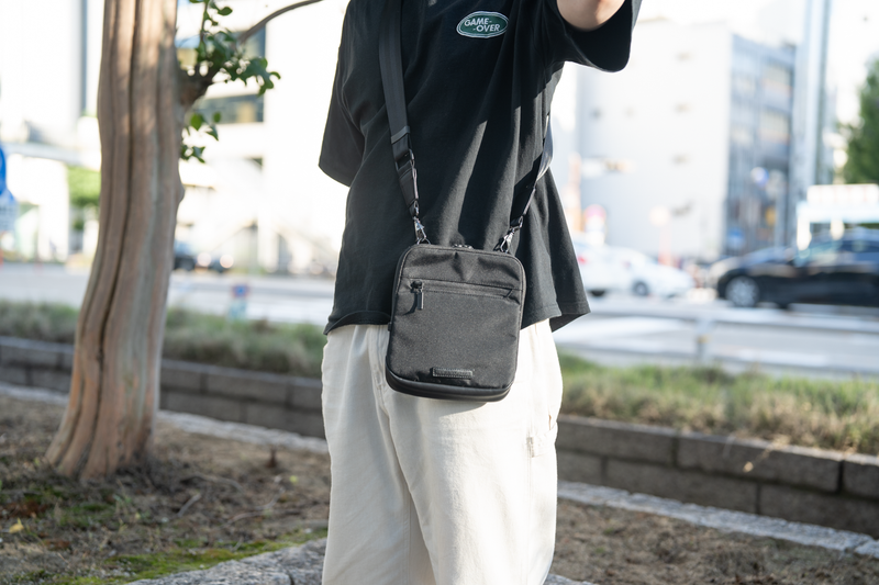 サブバッグの固定や小物管理にめっちゃ便利！ スーツケースでの旅行を快適にするマルチオーガナイザー「Travel Bag Buddy Pro」を