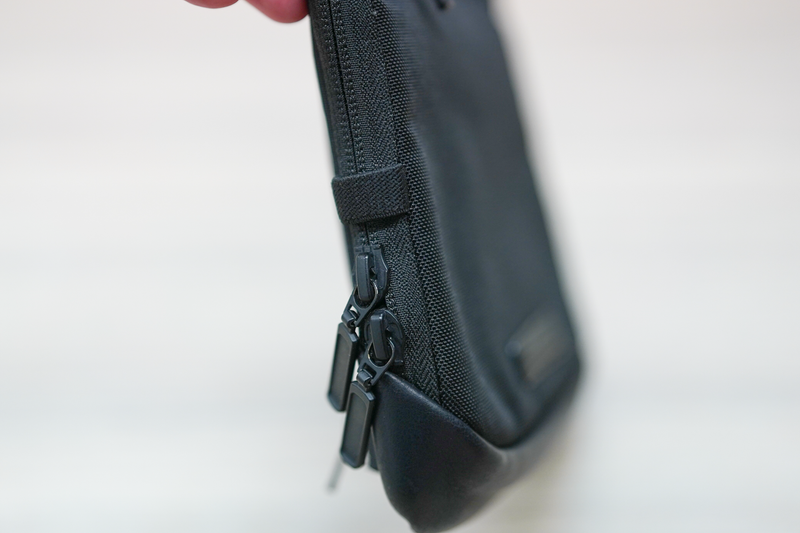 サブバッグの固定や小物管理にめっちゃ便利！ スーツケースでの旅行を快適にするマルチオーガナイザー「Travel Bag Buddy Pro」を