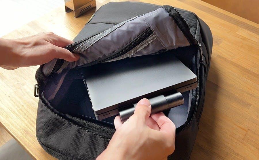 どこでも3画面で仕事できる。ノートPCドッキング型デュアルモニターが