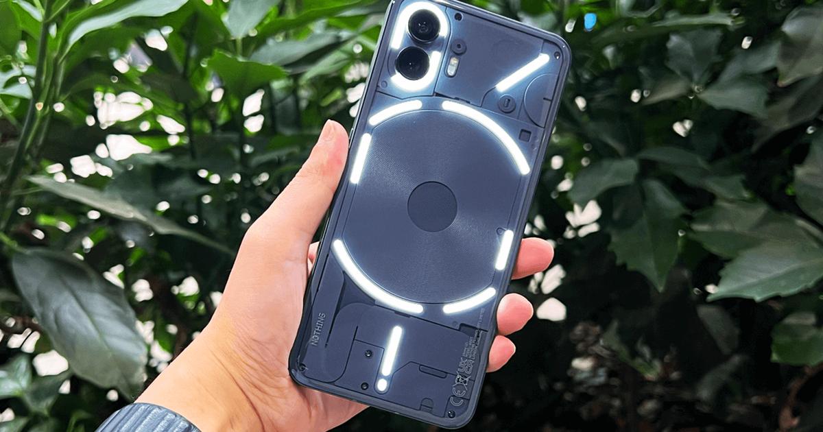進化したNothing Phone (2)を使ってみて感じた「Apple製品にも通ずるワクワク感」の正体 | ライフハッカー・ジャパン