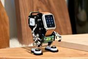 Apple Watchをインテリアに。充電中もおしゃれなロボ型ウォッチスタンド