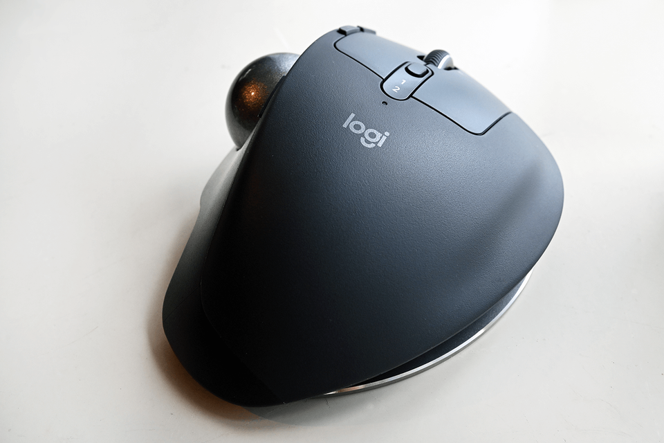 右手1つでMacを操れ。トラックボール「MX ERGO」が純正トラック