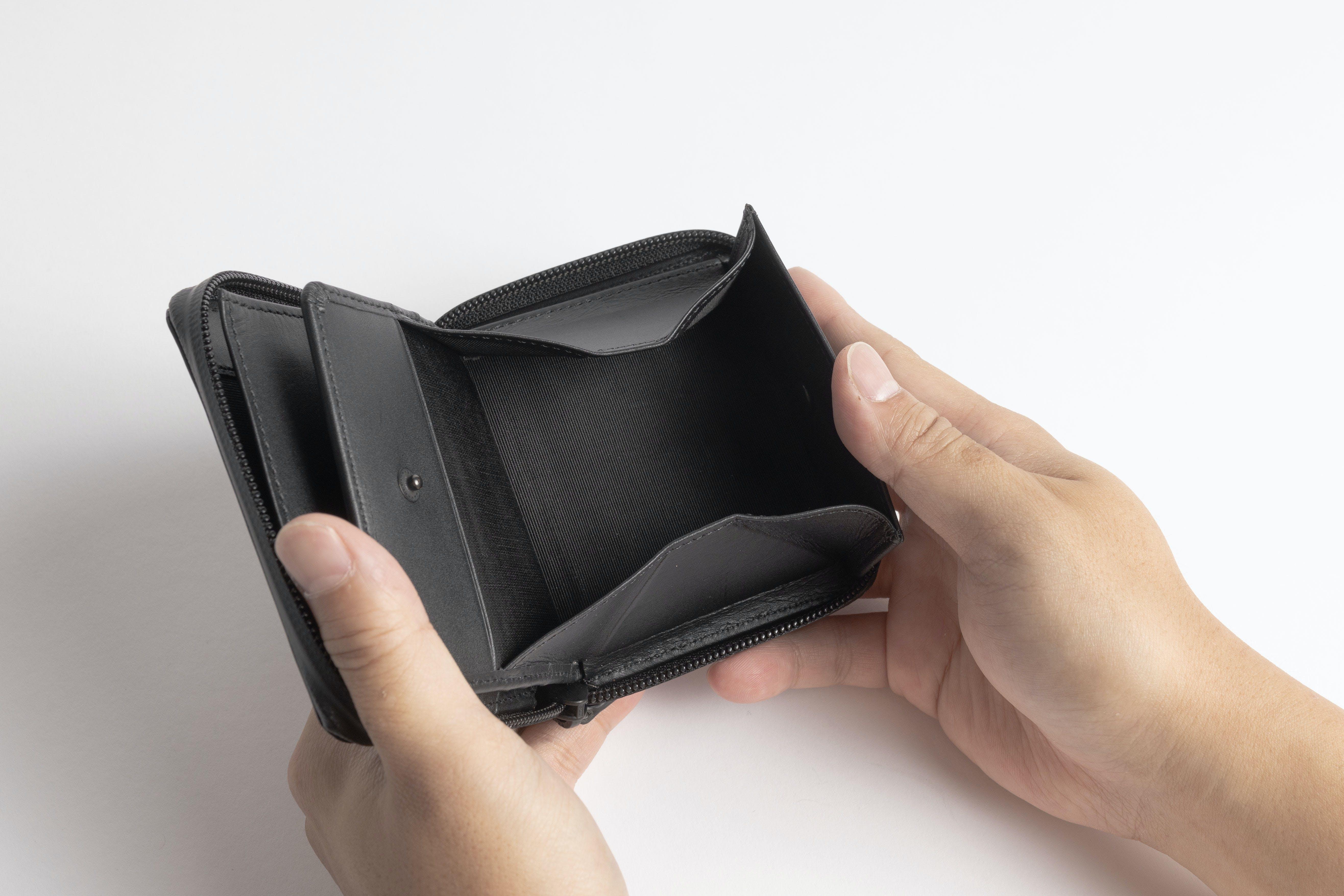 汚れ知らずの革財布。実用性を極めた「撥水ミニマルウォレット