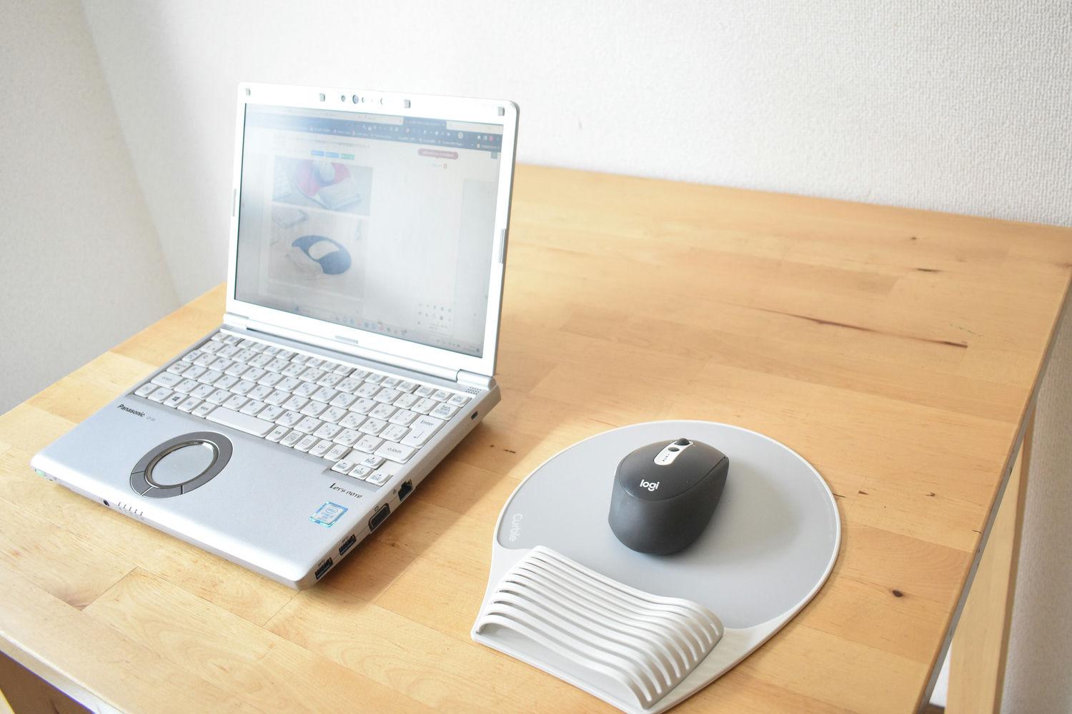 マウス操作がスムーズ。リストレスト一体型「カーブルマウスパッド」を