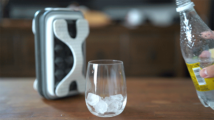 ICE BOTTLE アイスボトル 持ち運び可能　3個 ダイヤ型の氷でドリンクに映えを。持ち運びも可能な製氷機「ICE BOTTLE