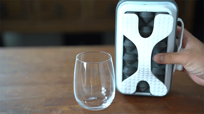 ICE BOTTLE アイスボトル 持ち運び可能　3個 ダイヤ型の氷でドリンクに映えを。持ち運びも可能な製氷機「ICE BOTTLE