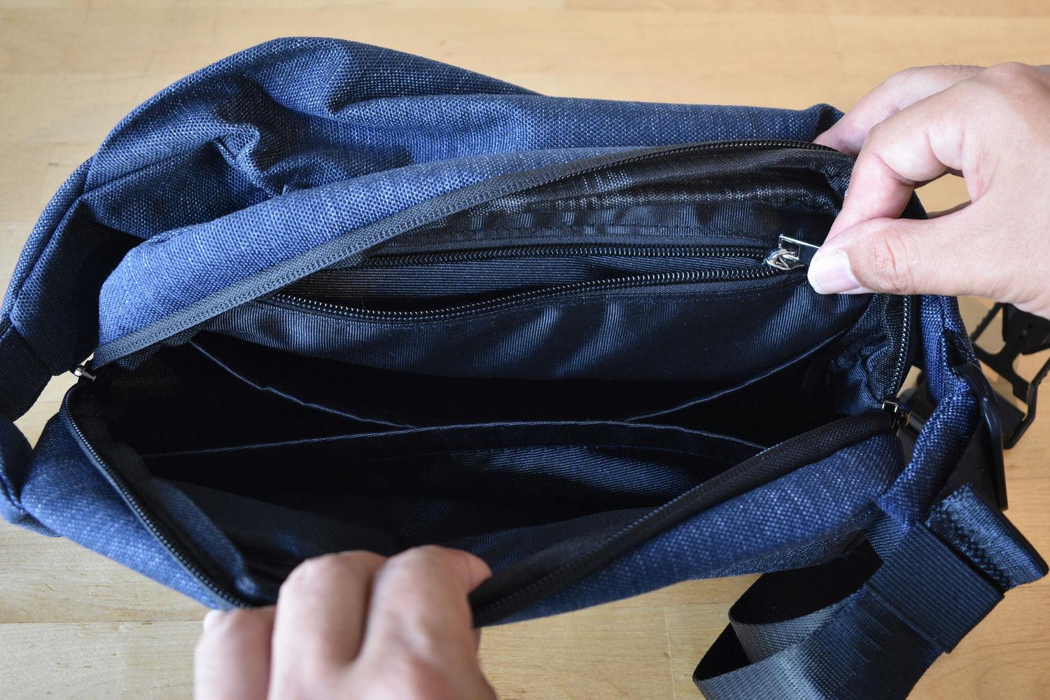 ペットボトルもスポリと収まるボディバッグ。新色「QUICK PACK