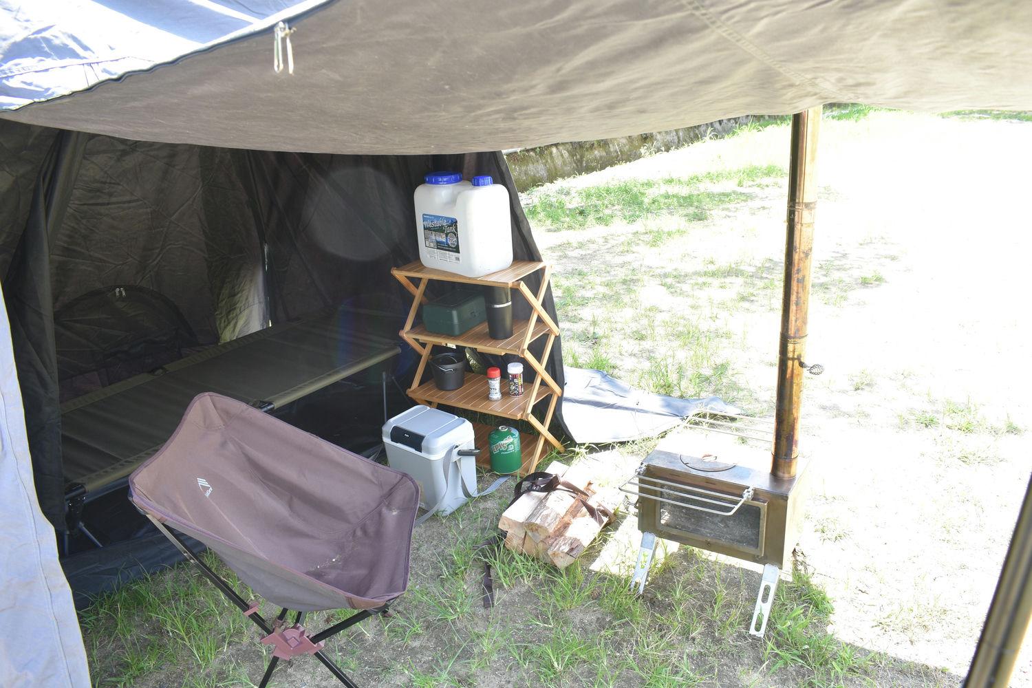 ソロキャンプを優雅に。居住空間が広大な台形テント「OwL」を試して