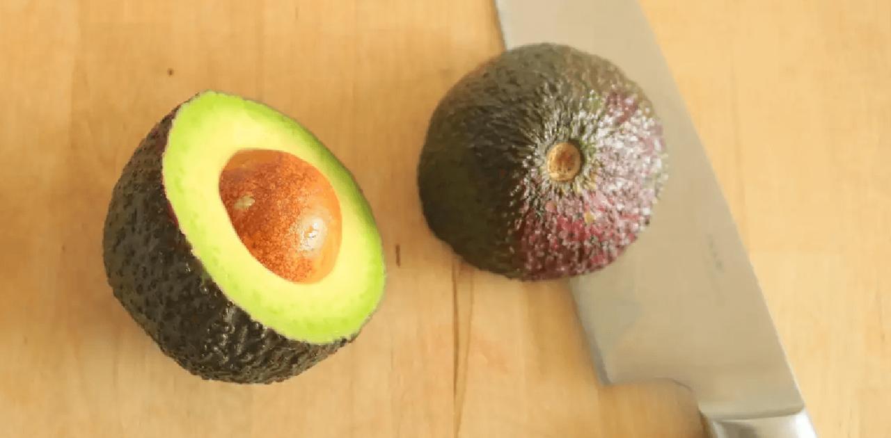 もう縦には切らない！ アボカドを最後までおいしく食べる新常識