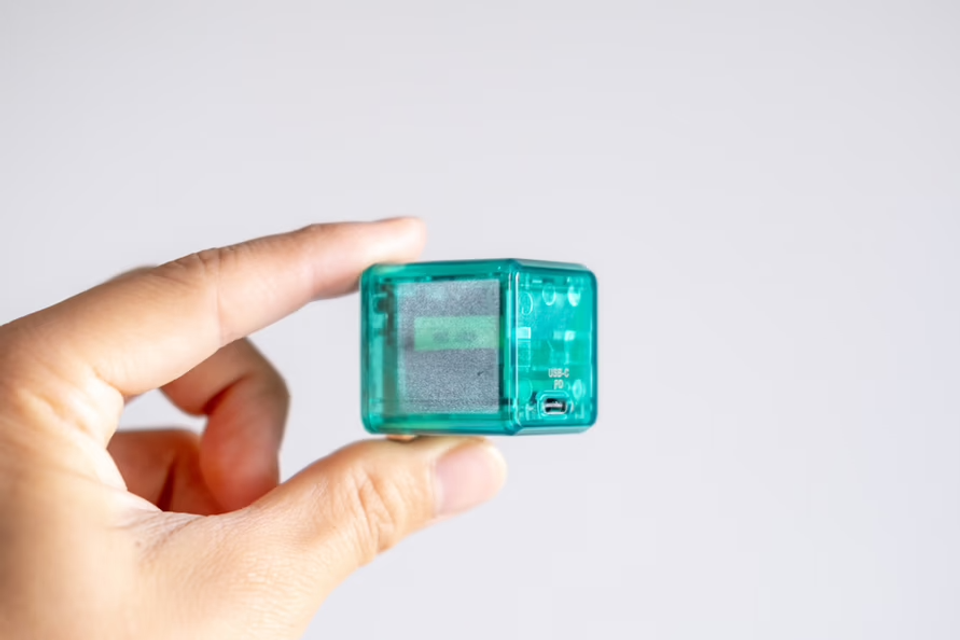 ファミマ　スケルトン　充電器　iPhone