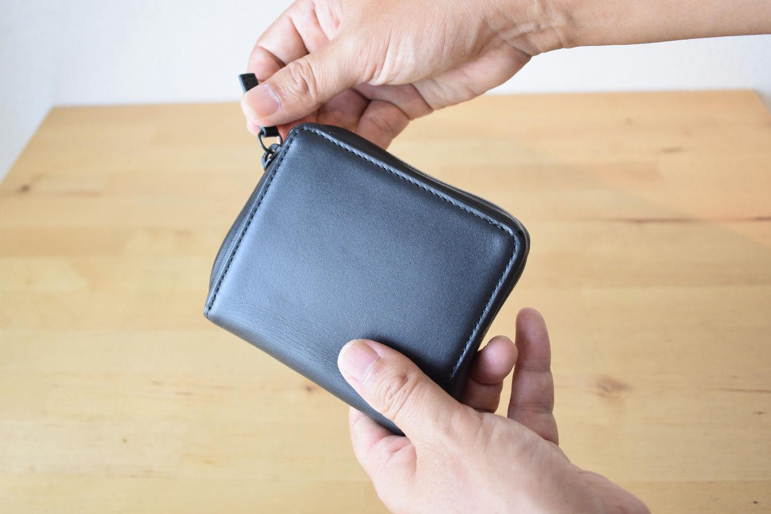 お手入れ不要の本革財布。「撥水ミニマルウォレット」を試してみた