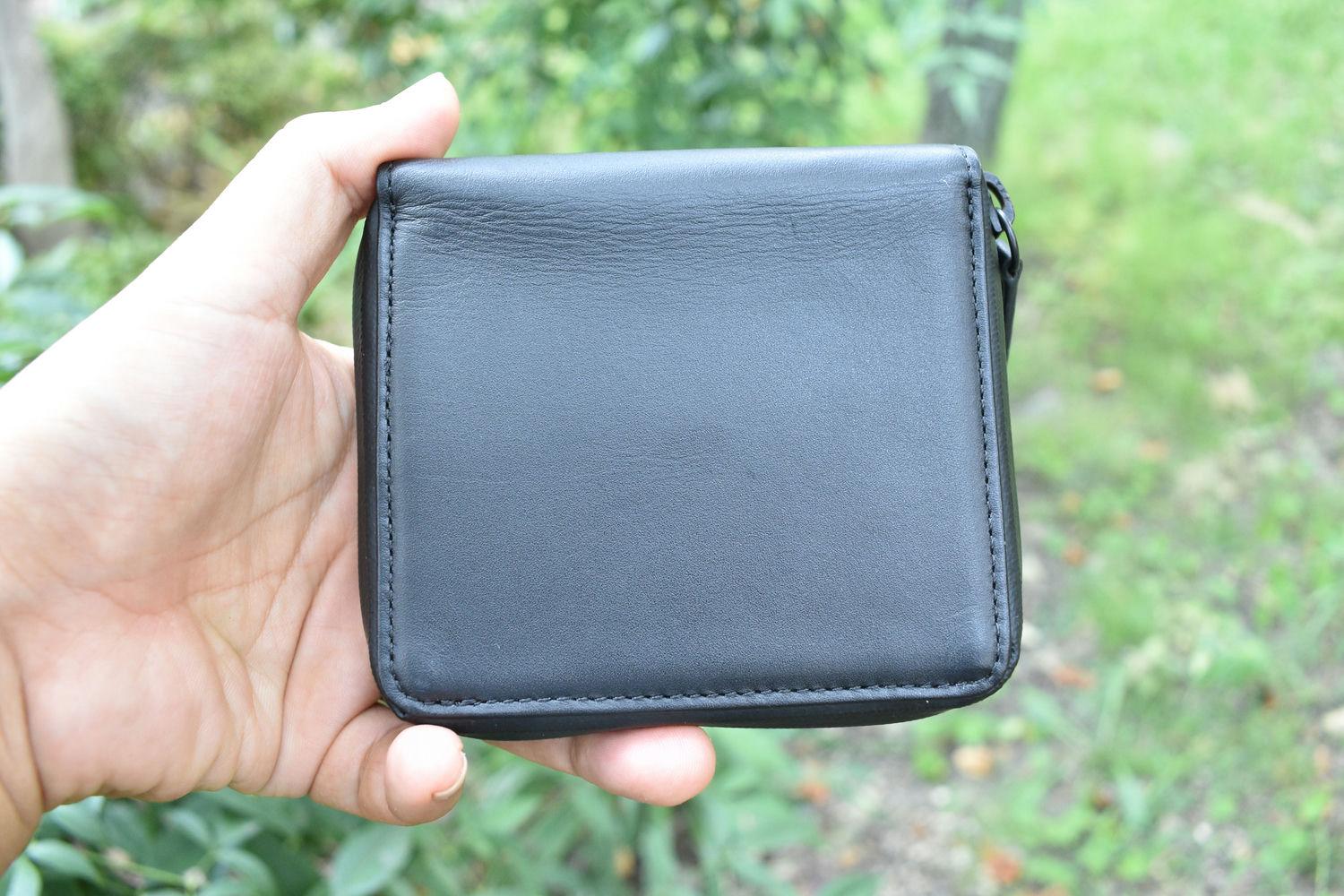 お手入れ不要の本革財布。「撥水ミニマルウォレット」を試してみた