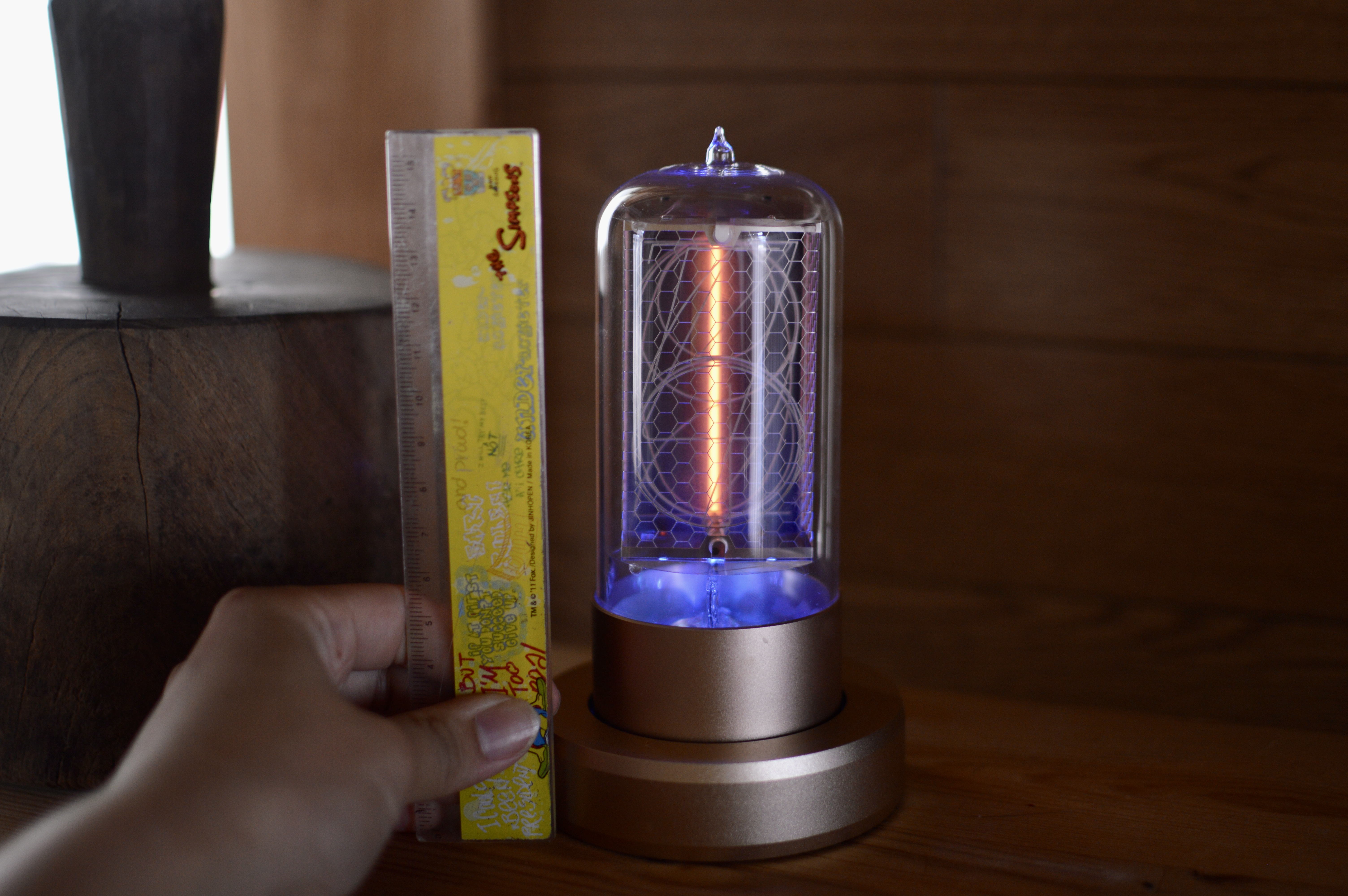 味わい深い光からはロマンを感じた。レトロで未来的な、1桁表示の