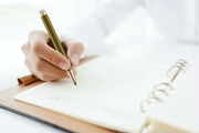 まもなく終了！鉛筆の書き心地なのに削りカスが発生しない究極の筆記アイテム