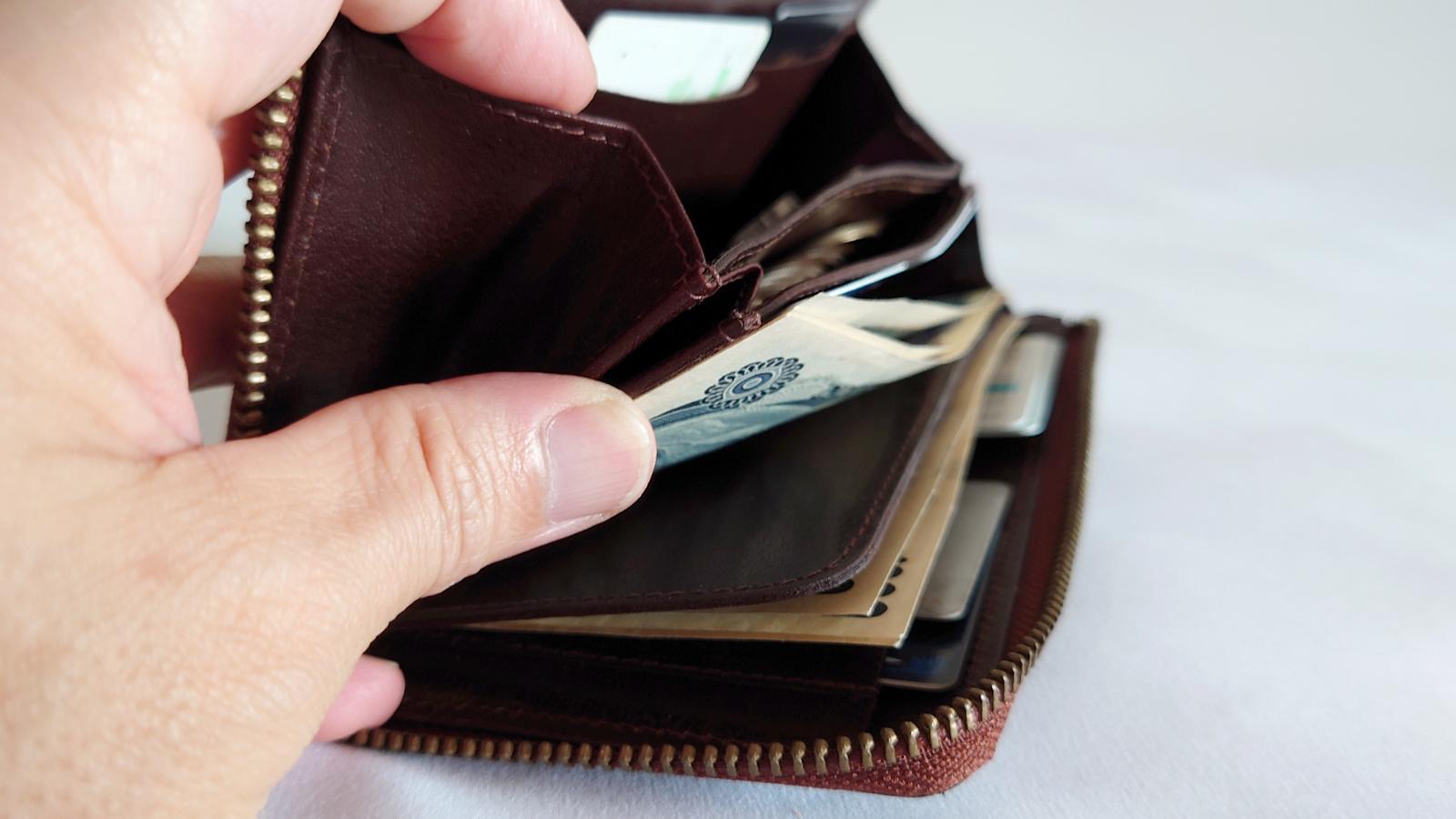 長財布派だってコンパクトなほうがいい。キャッシュレス時代の本革長