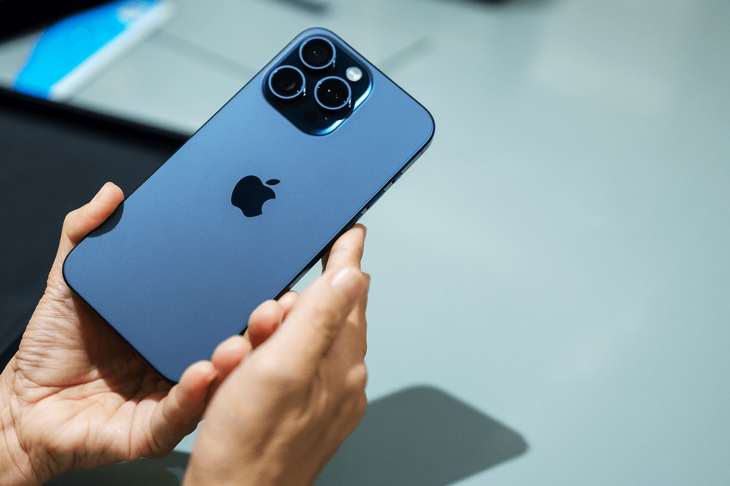 iPhone 15 Pro Maxって実際どうなの？画期的でなくても、たしかに