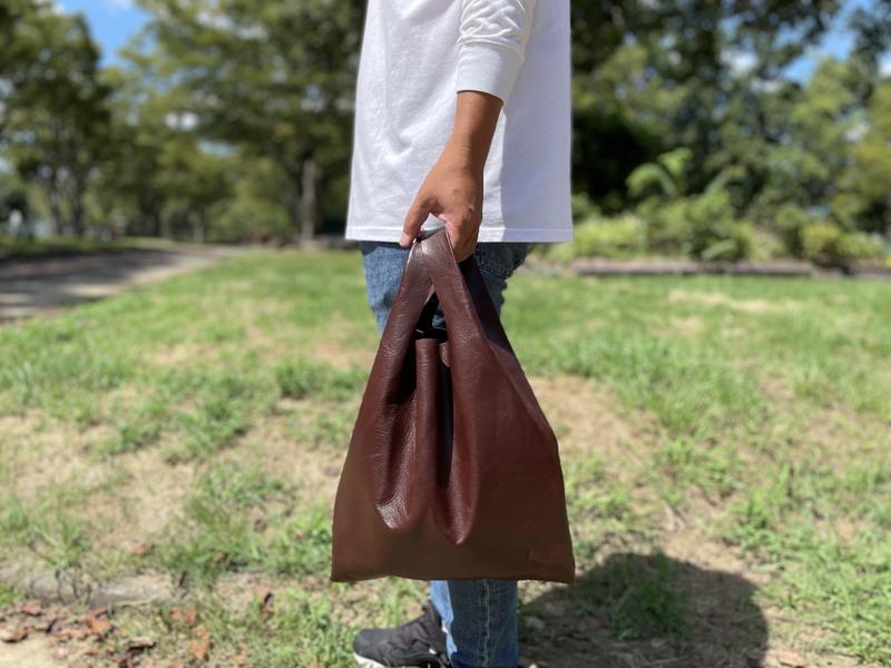 便利なコンビニ袋サイズ！デッドストック革を再利用した本革マルチ
