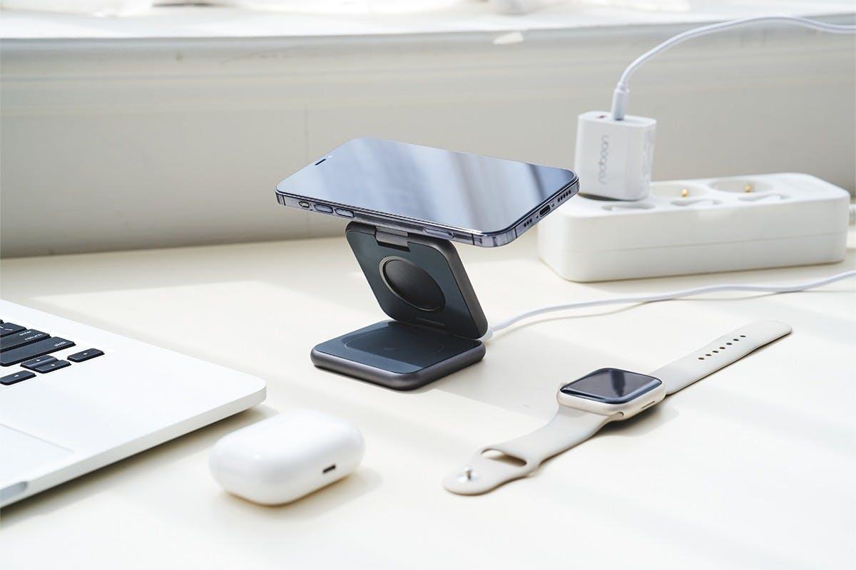 MagSafeにも対応！ Apple 3デバイスをUSB-C 1本で無線充電できる