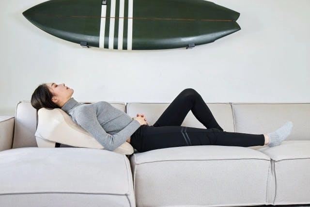 柔らかな寝心地でリラックス。うつ伏せ用くつろぎアイテム「プローン