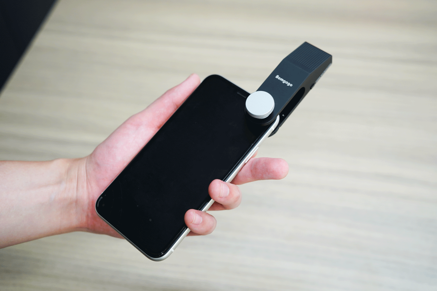 スマホやタブレットでミクロの世界へダイブ！ 最大1000倍まで