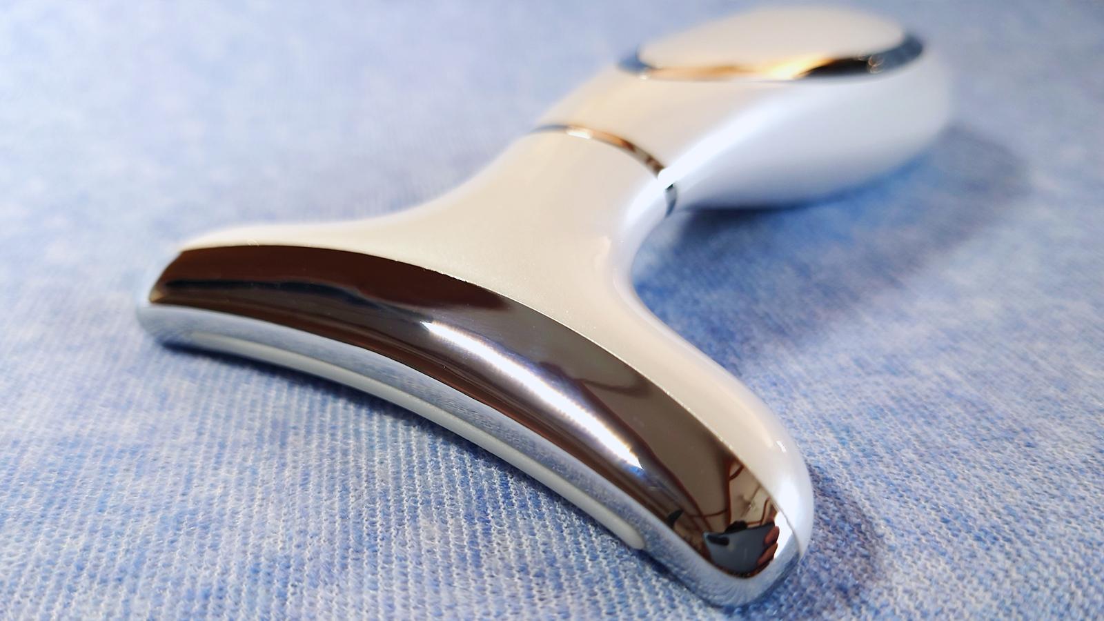 40～50代男性だからこそ大切な肌ケア。“ LED×EMS”美顔器「LIFTNIA」を