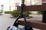 大切なバッグは床置きしたくない。無骨なデザイン＆取り扱いが楽なバッグハンガーを見つけたよ