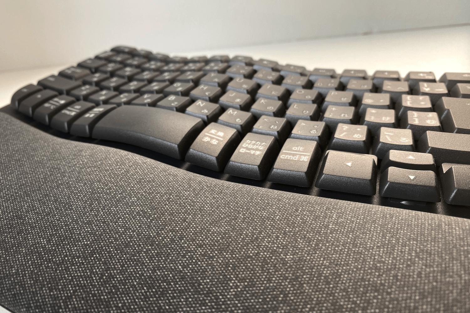 ロジクール「Wave Keys」は一味違う。エルゴノミクス初心者も試すべき