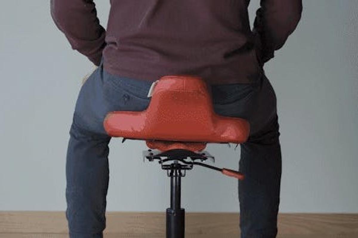 理想の姿勢を自動化。デスクワーカーの腰をいたわるオフィスチェアが