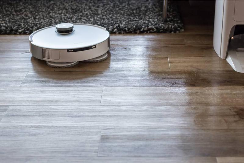モップの湿り具合は、床材や好みにあわせてスマホアプリから調整可能。