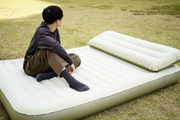 アウトドアでもふかふか寝心地。ボタンひとつで完成する快適ダブルベッド「HOTO AIR BED」を試してみた