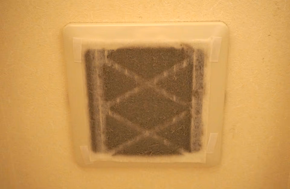 脱衣所の換気扇フィルターを設置から1カ月後