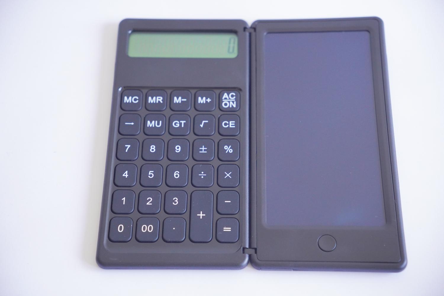 ミニサイズの電卓付き電子メモパッド。事務作業が断然スムーズになった