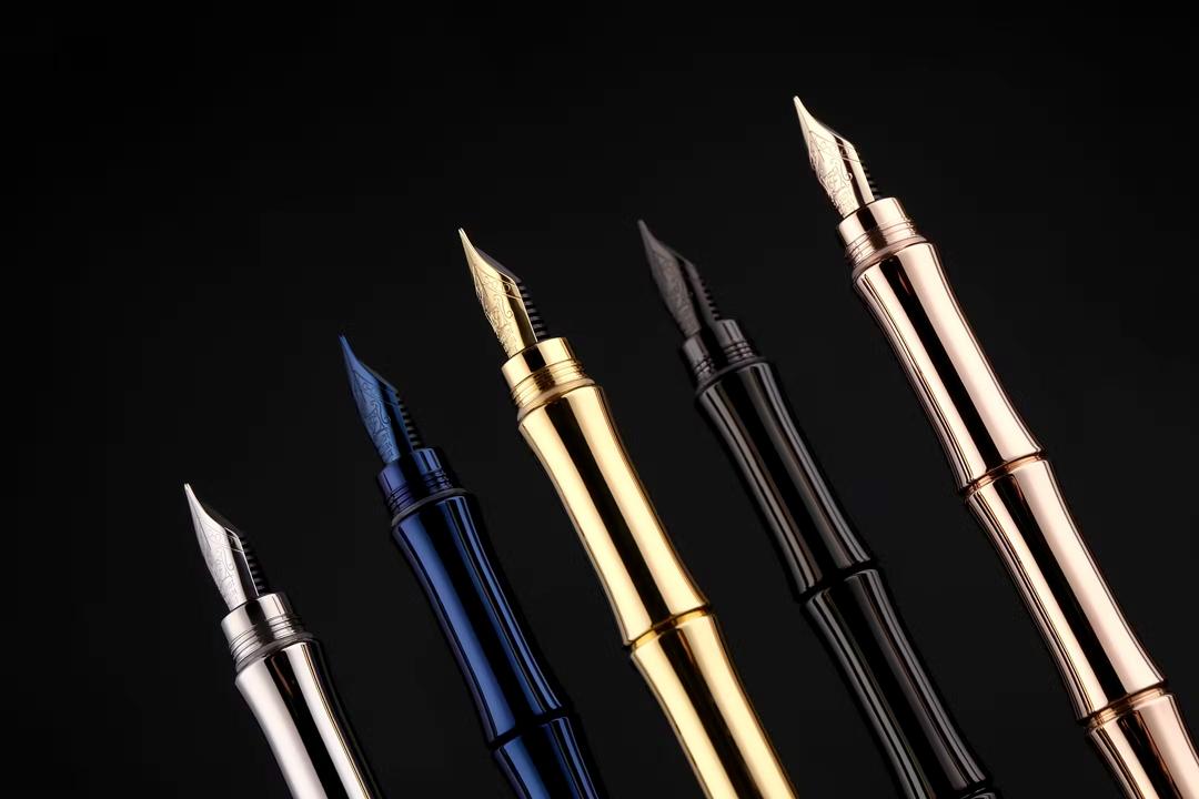 映える曲線の美しさ。金属と有機的なデザインが融合した個性溢れる竹型