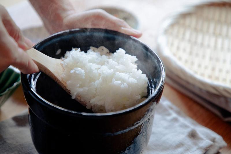 極上の土鍋ごはんをレンジで手軽にいかが？ 伝統工芸の伊賀焼から