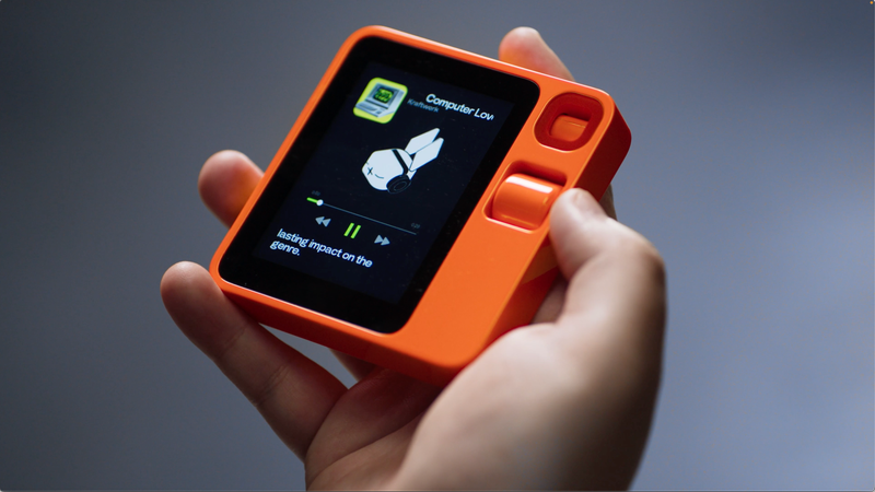 AI時代のiPhone」になる?話題の音声型AIデバイス「rabbit r1 AI時代のiPhone」になる?話題の音声型AIデバイス「rabbit r1