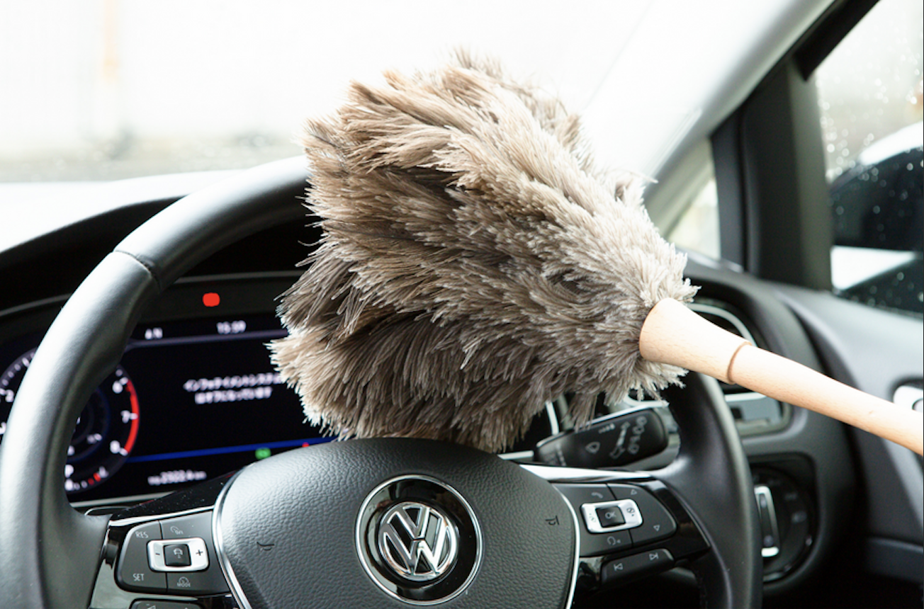 キレイな愛車の維持を助けてくれる高級ダチョウ羽毛のお掃除グッズ