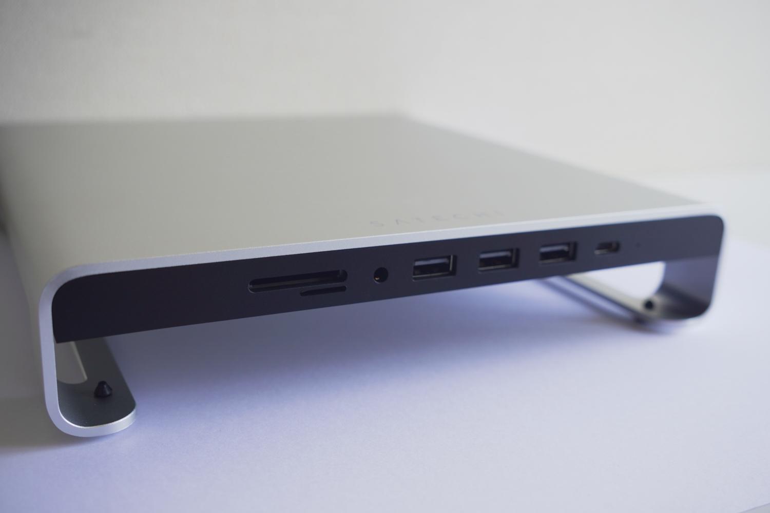 iMac専用USBハブ…スリムな据え置きタイプorスタンド一体型？話題の