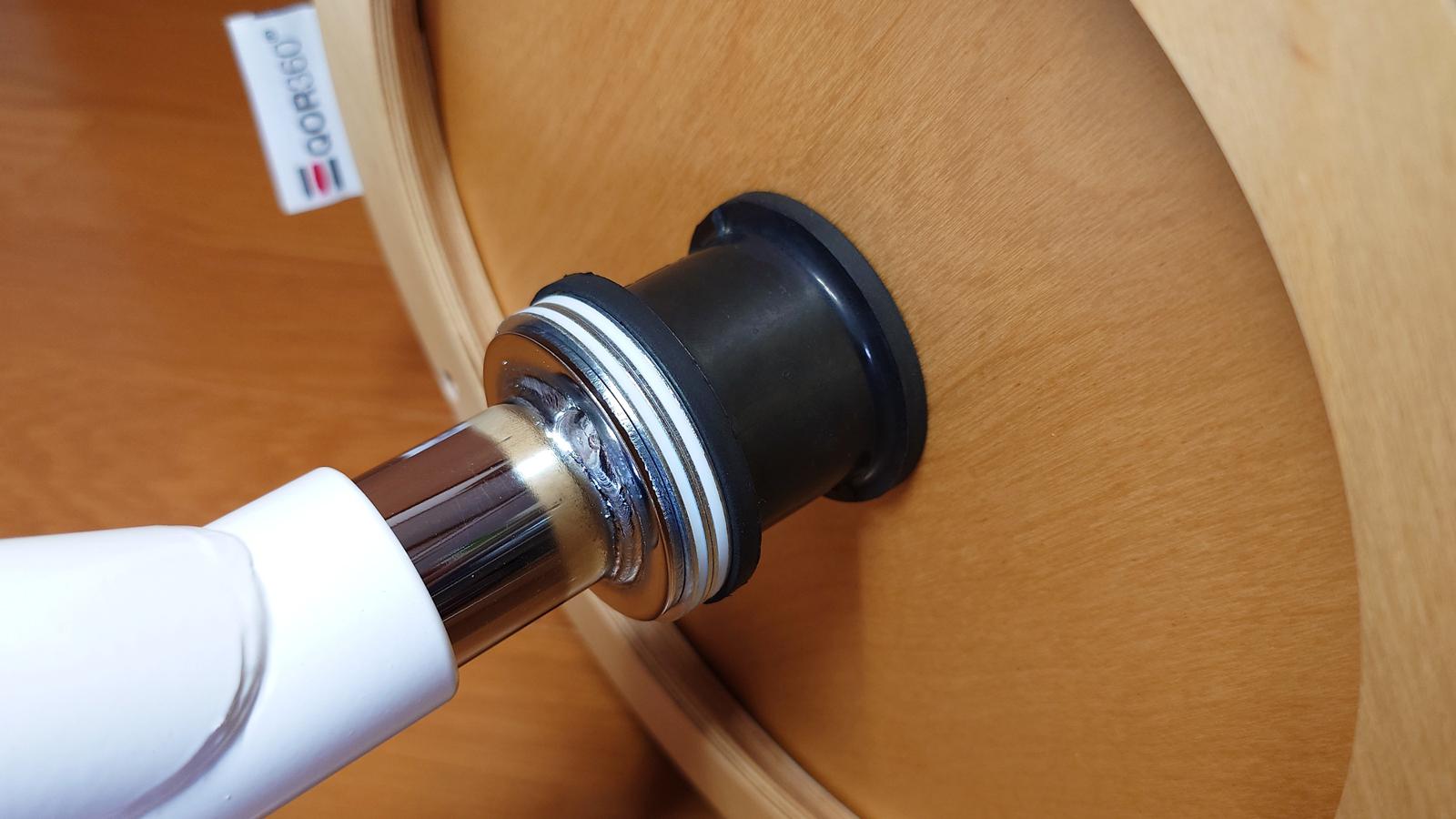 これは実質バランスボール。体幹トレーニングや座ったままの運動にも