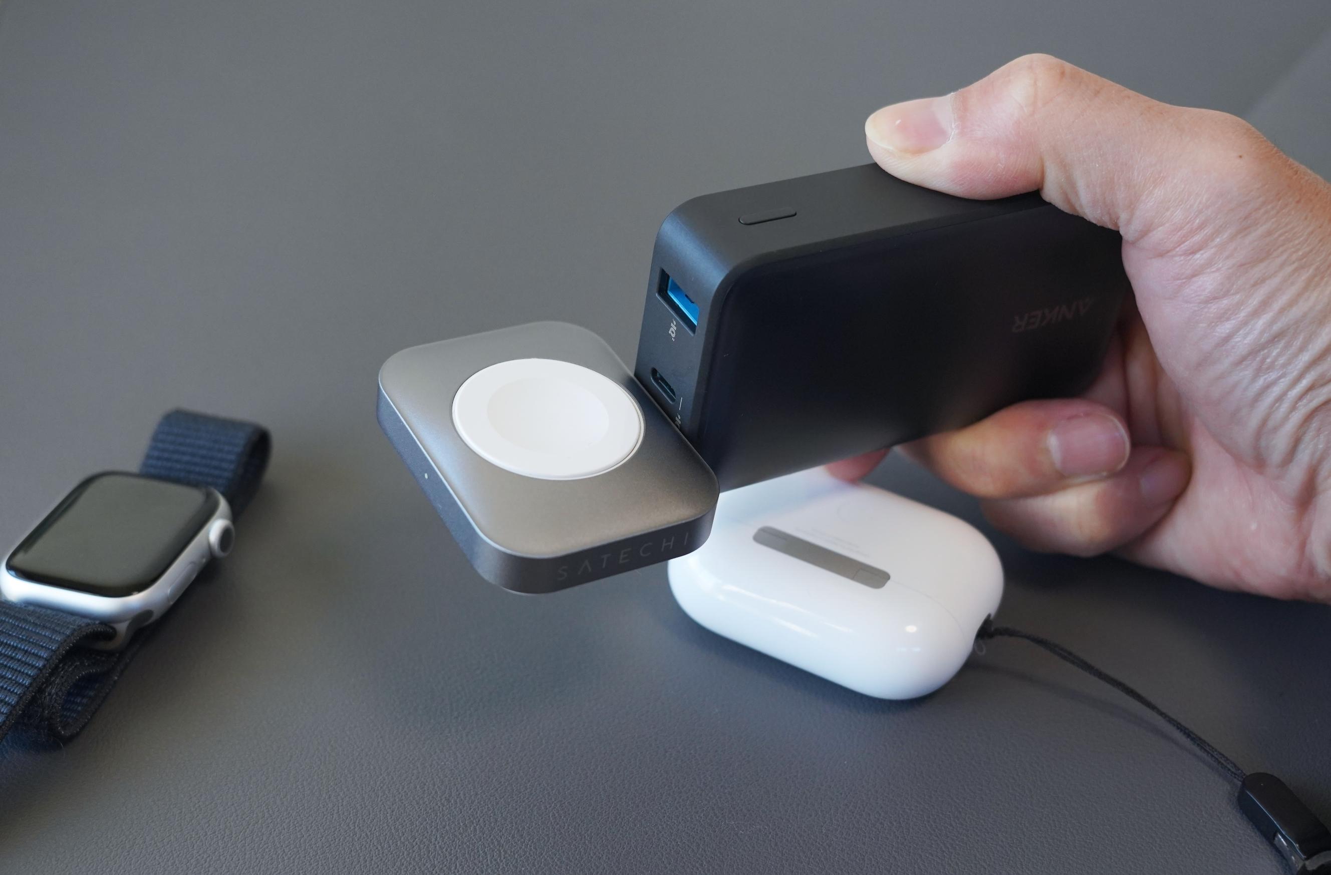 ケーブル2本も減った！Apple Watch＆AirPods両方充電で「持ち物の効率