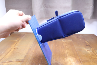 強力吸盤で倒れない！スマホスタンドにもなる2WAY仕様な自立型ペン