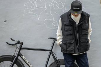 18 Wayの究極のアウター登場！23個のポケットで手ぶらで外出できる