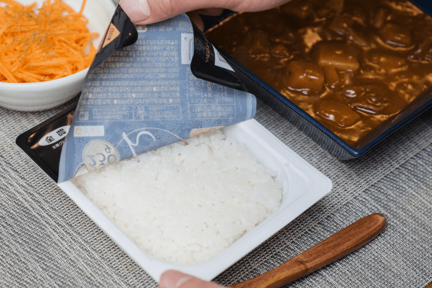カレー専用のパックご飯が登場。さっそく試してみた | ライフハッカー